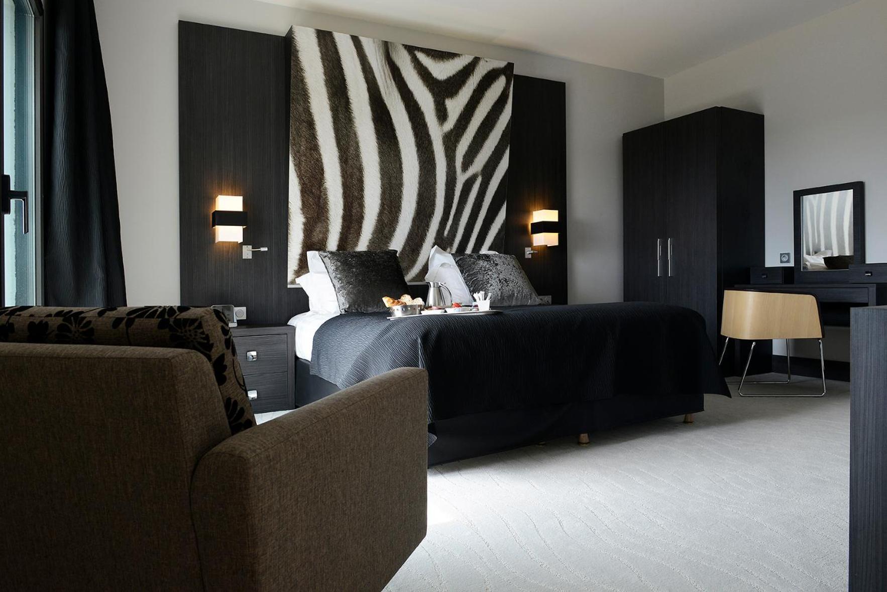 Kyriad Prestige Lyon Est - Saint Priest Eurexpo Hotel&SPA Exterior foto
